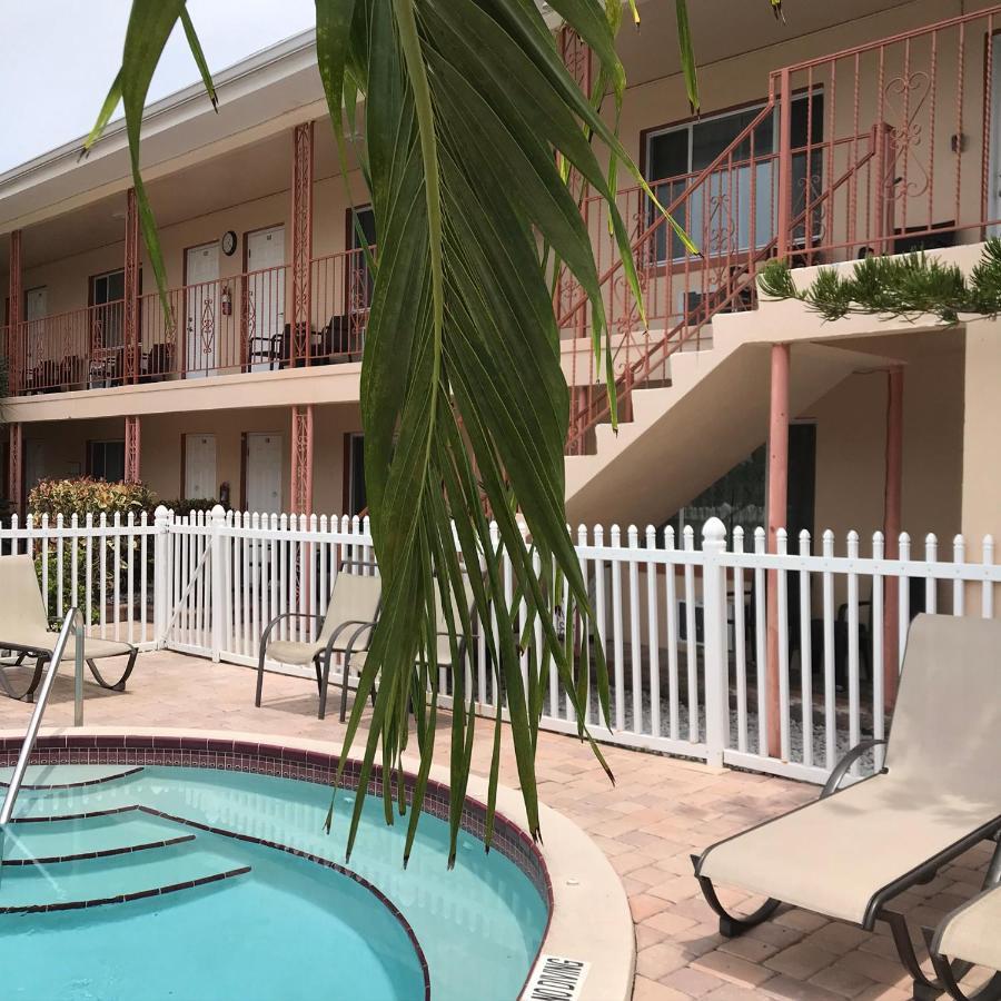 سانت بيتي بيتش Carlton House Motel And Suites المظهر الخارجي الصورة