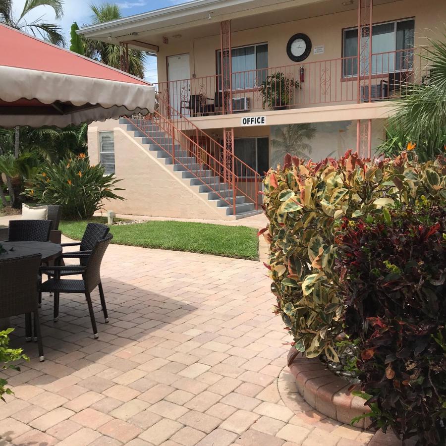سانت بيتي بيتش Carlton House Motel And Suites المظهر الخارجي الصورة