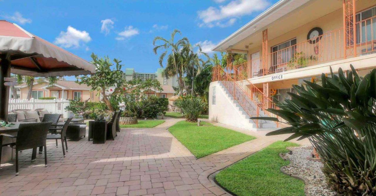 سانت بيتي بيتش Carlton House Motel And Suites المظهر الخارجي الصورة