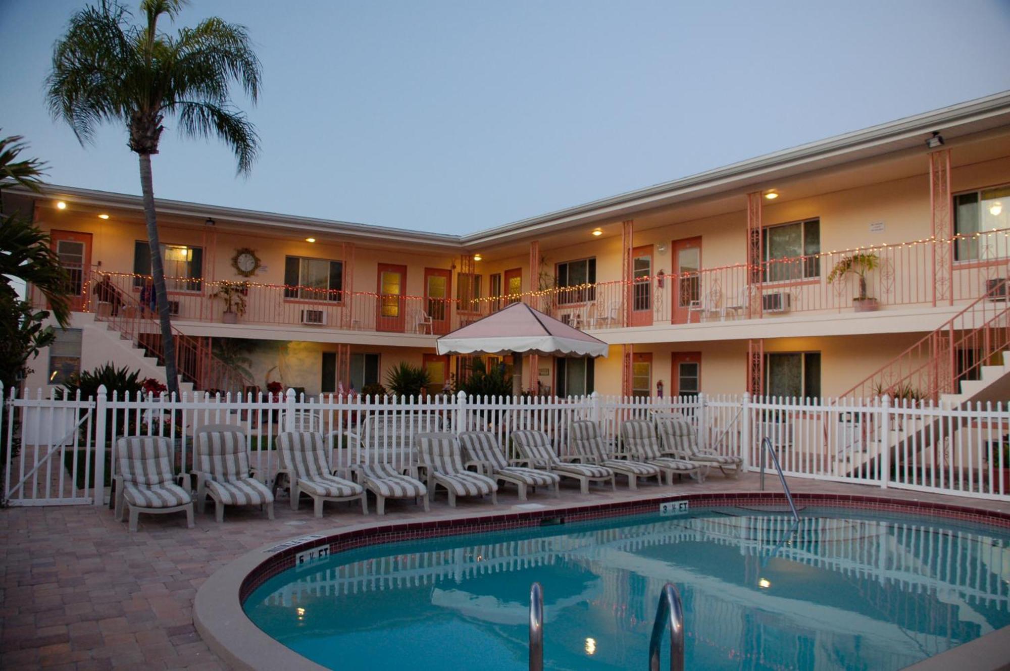 سانت بيتي بيتش Carlton House Motel And Suites المظهر الخارجي الصورة